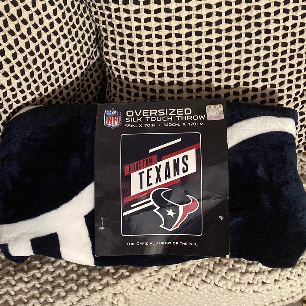 NORTHWEST OVERSIZED
NFL 
SILK TOUCH THROW 55IN. X 70IN.*HOUSTON TEXANS* (NWT)